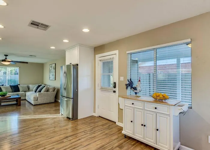 Poolside Oasis Near Old Town & Ballparks *